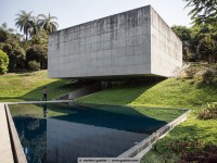 building for adriana varejåo „silkscreen on tile“