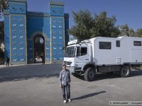 replik of the entrance gate / babylon